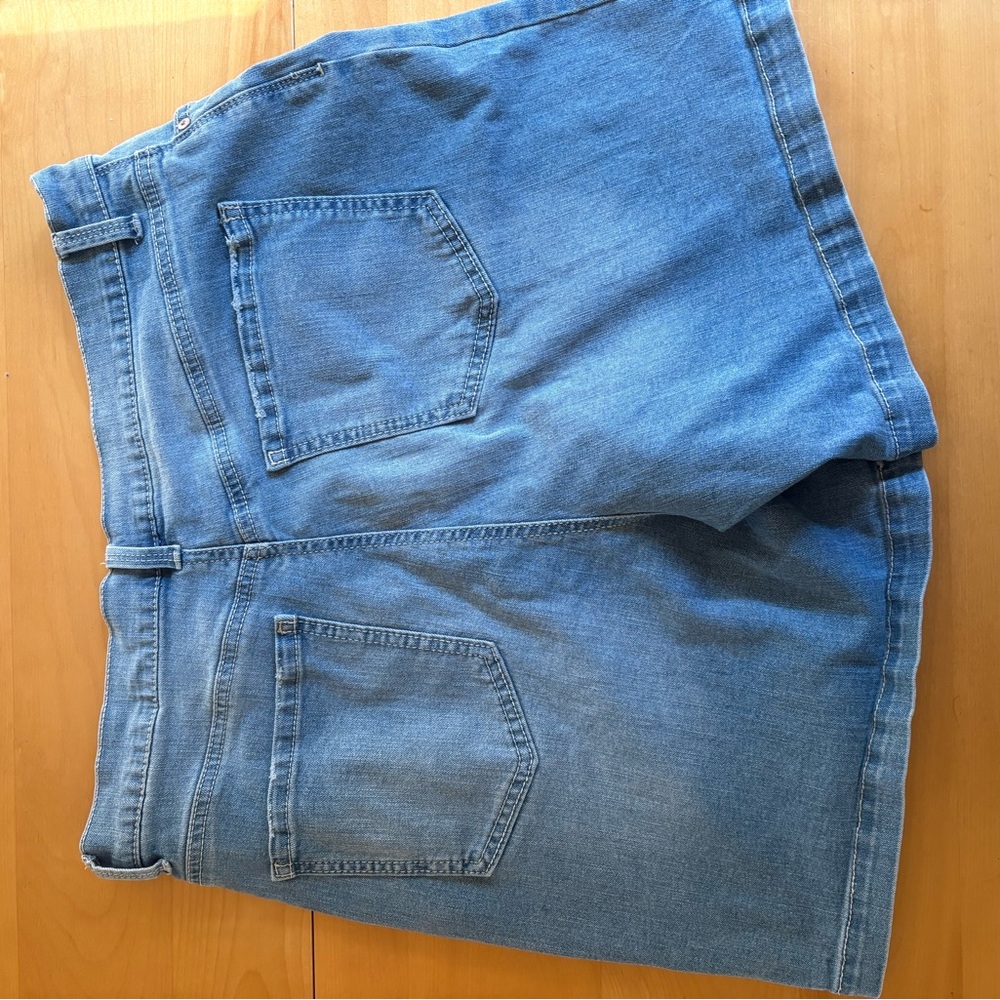 Gloria Vanderbilt Light Blue Denim Shorts